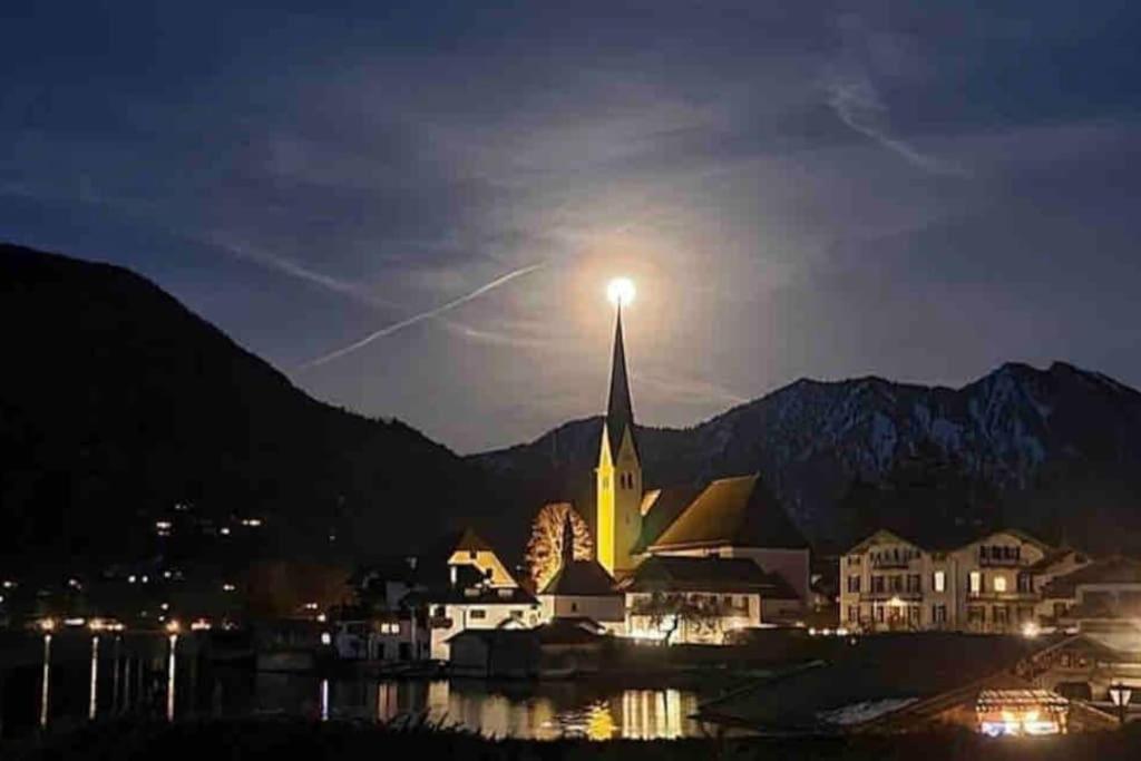 See- Und Bergblick In Bestlage Am Tegernsee Eksteriør billede
